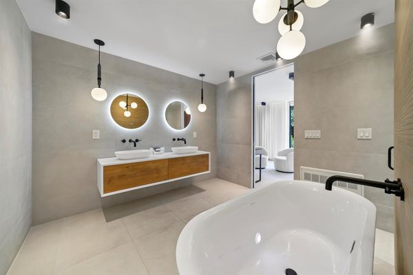 The Oasis Mansion