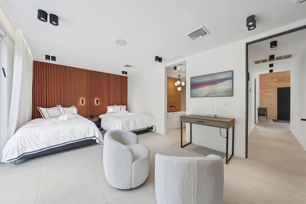 The Oasis Mansion