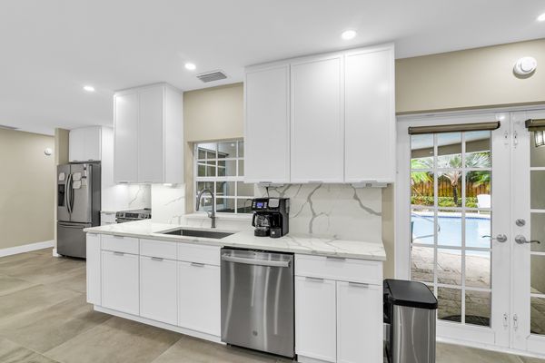 VILLA BOCA: 4BD/3 BA HEATED POOL CORNER LOT
