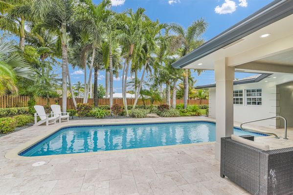 VILLA BOCA: 4BD/3 BA HEATED POOL CORNER LOT