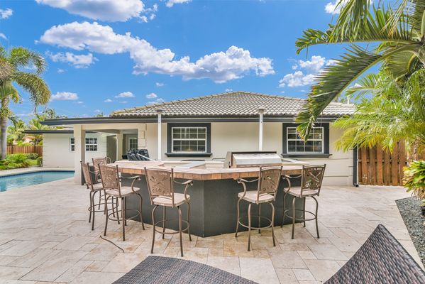 VILLA BOCA: 4BD/3 BA HEATED POOL CORNER LOT