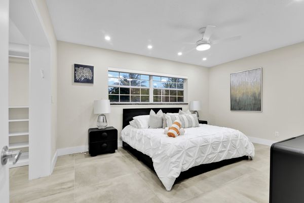 VILLA BOCA: 4BD/3 BA HEATED POOL CORNER LOT