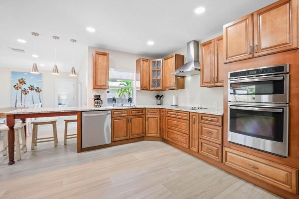 VILLA SERENITY: BEAUTIFUL RENOVATED 4BDRM/HEATED POOL 