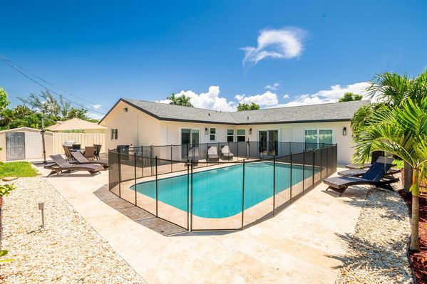 VILLA SERENITY: BEAUTIFUL RENOVATED 4BDRM/HEATED POOL 