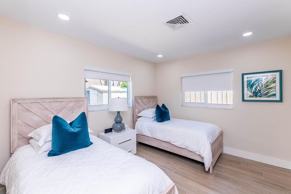 VILLA SERENITY: BEAUTIFUL RENOVATED 4BDRM/HEATED POOL 