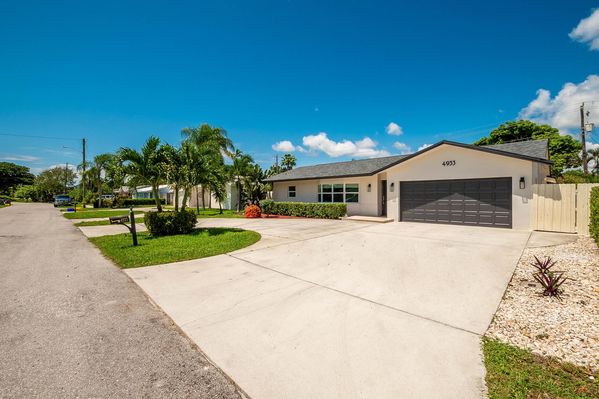 VILLA SERENITY: BEAUTIFUL RENOVATED 4BDRM/HEATED POOL 