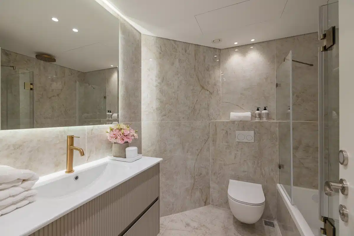 Minchat Yitchak 3 Bedroom
