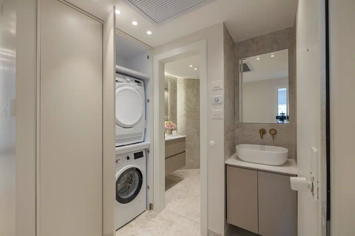 Minchat Yitchak 3 Bedroom