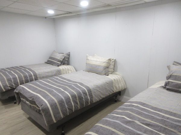 5 Bedroom Private House