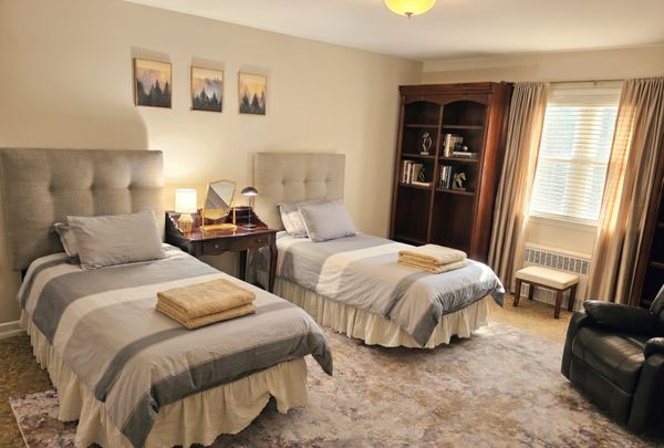 Elegant 9+ bed, mansion, kosher, Shabbos-friendly