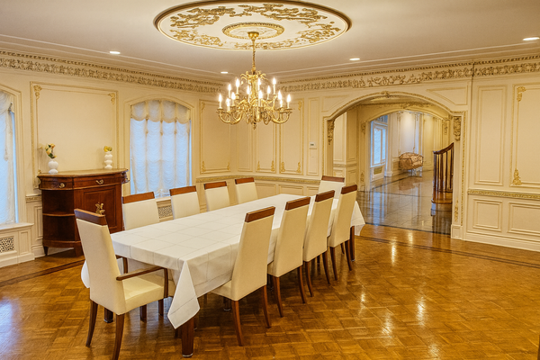 Elegant 9+ bed, mansion, kosher, Shabbos-friendly