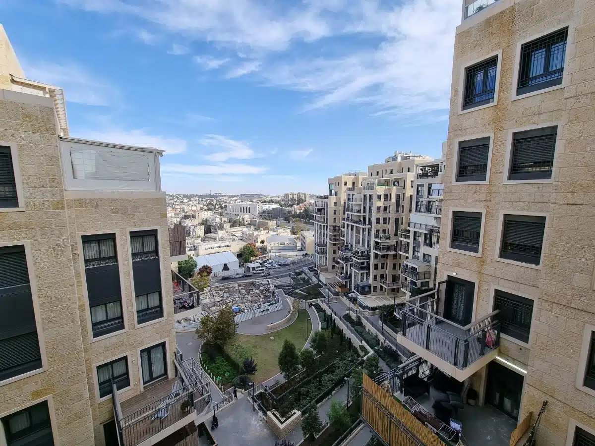 nice 4 bedroom apartment