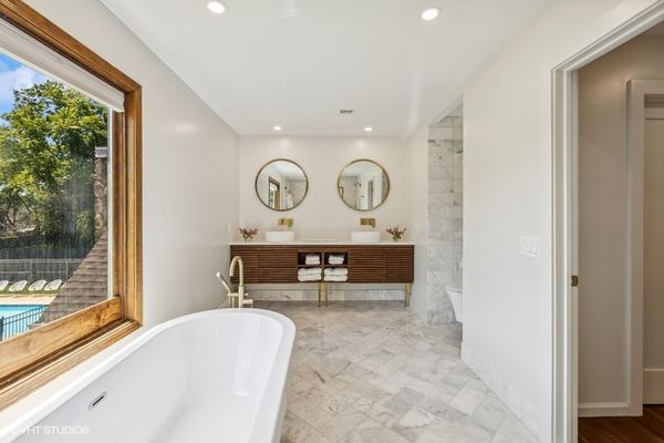 LXURE: The Windsor Manor - Luxury Kosher Rental in Toms River