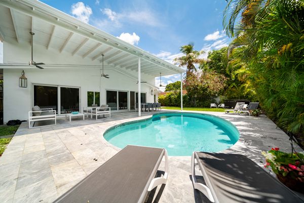 LXURE: The Tiffany Villa