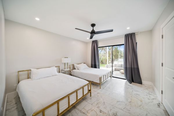 LXURE: The Marina Villa - on a private lake