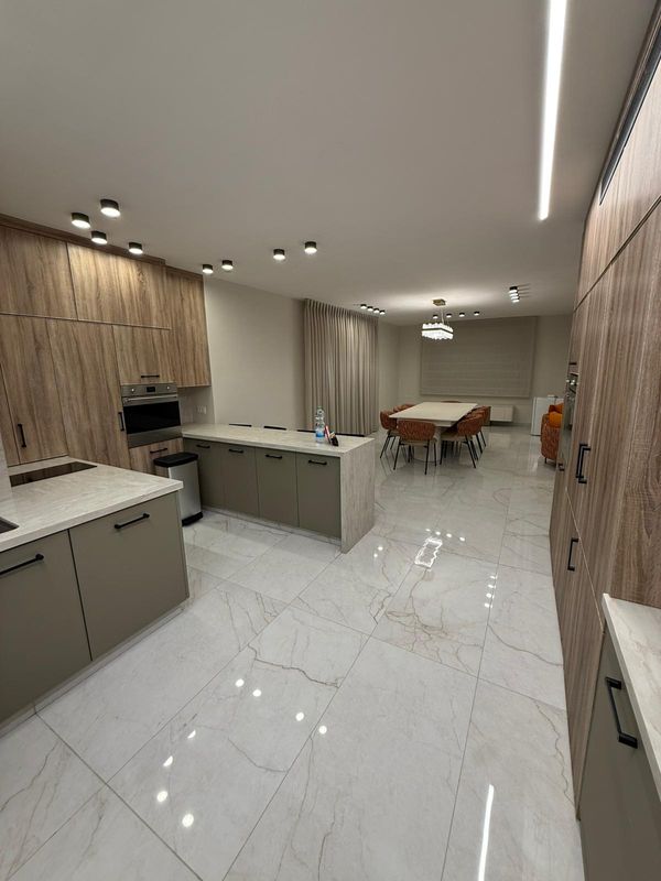 Family vacation apartment, NEWLY RENOVATED holiday rental in Rehavia, Jerusalem