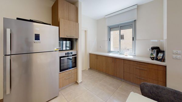 Strauss 4 bedroom luxurious spacious apartment