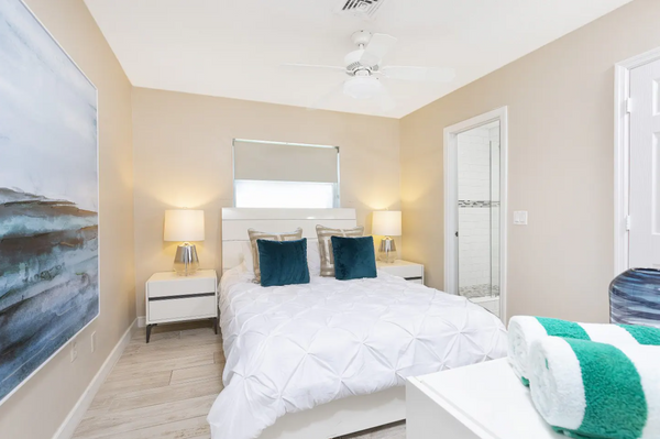Villa Coral: 4BD/3 BA Private Heated Pool