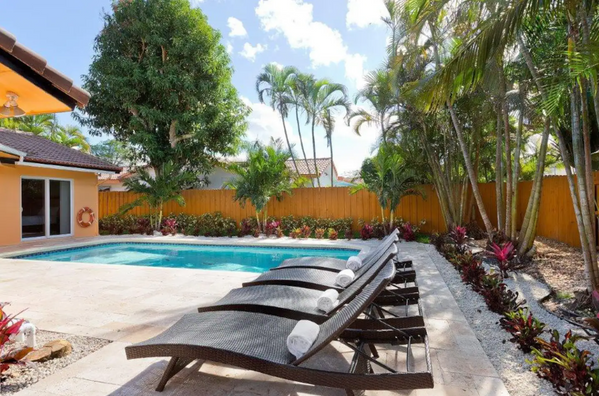 Villa Coral: 4BD/3 BA Private Heated Pool