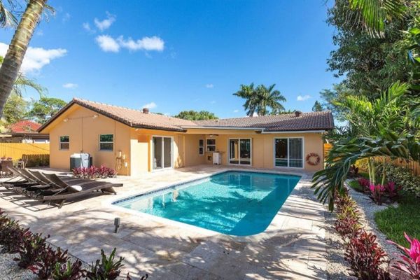 Villa Coral: 4BD/3 BA Private Heated Pool
