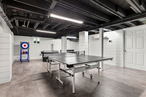 Hampton’s Haven: Hot Tub & Game room year round! Please see calendar.