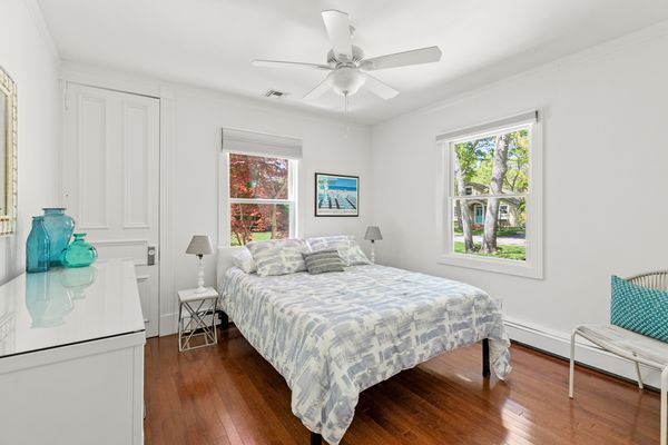 Hampton’s Haven: Hot Tub & Game room year round! Please see calendar.