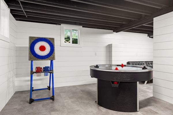 Hampton’s Haven: Hot Tub & Game room year round! Please see calendar.