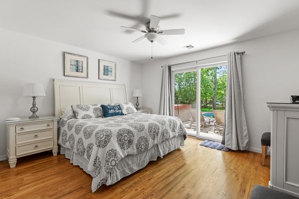 Hampton’s Haven: Hot Tub & Game room year round! Please see calendar.