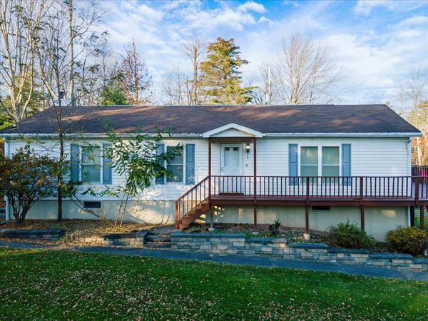 Lakefront 6BR Home w/Dock | Year Round
