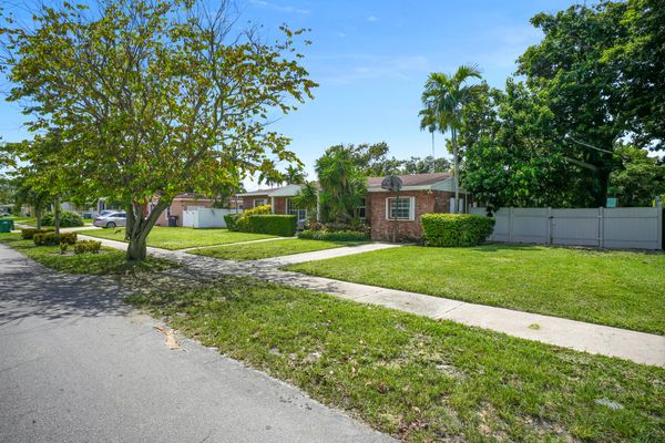 Charming 3-Bedroom Retreat with Pool & Hot Tub