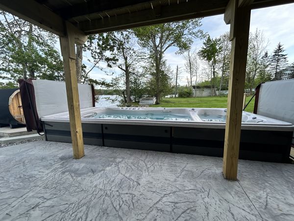 Lake House Breathtaking Villa with 6 BRs