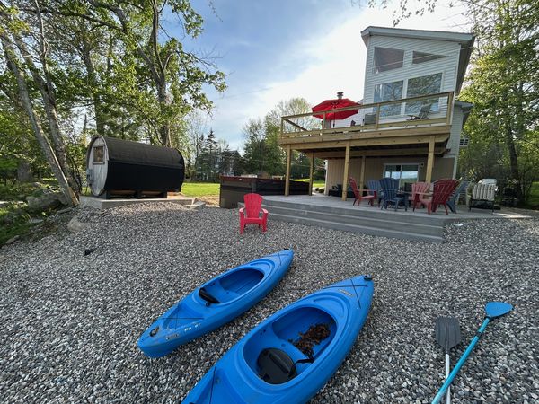 Lake House Breathtaking Villa with 6 BRs