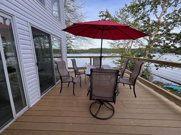 Lake House Breathtaking Villa with 6 BRs