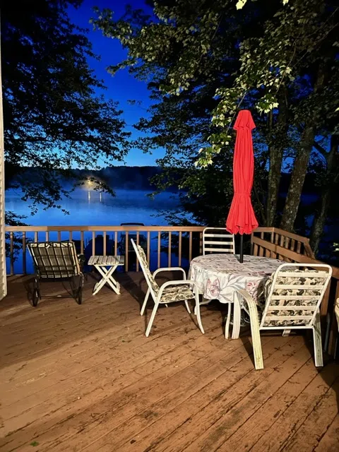 Lake House Breathtaking Villa with 6 BRs