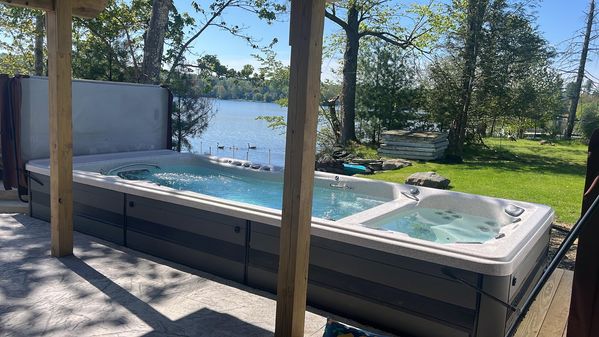 Lake House Breathtaking Villa with 6 BRs