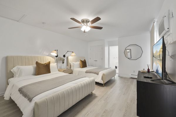 Peaceful Paradise: Dream Home in Woodridge