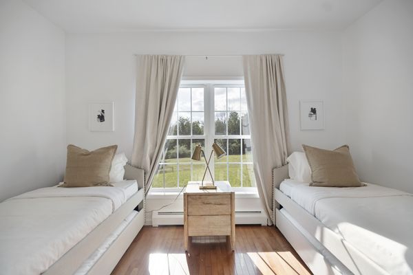 Peaceful Paradise: Dream Home in Woodridge