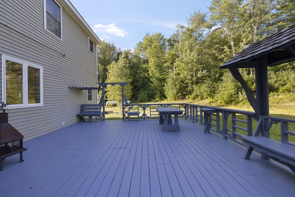 Peaceful Paradise: Dream Home in Woodridge