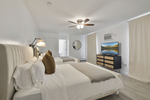 Peaceful Paradise: Dream Home in Woodridge