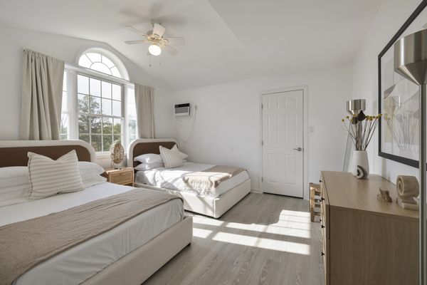 Peaceful Paradise: Dream Home in Woodridge