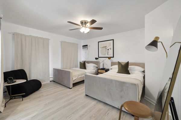 Peaceful Paradise: Dream Home in Woodridge