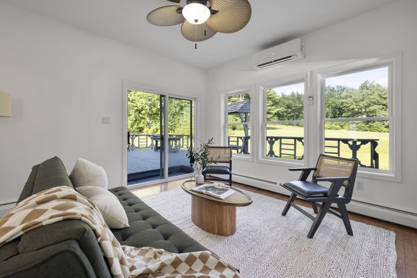 Peaceful Paradise: Dream Home in Woodridge