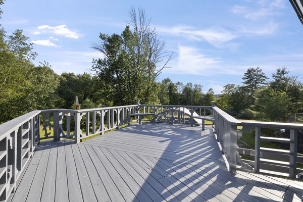 Peaceful Paradise: Dream Home in Woodridge