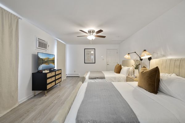 Peaceful Paradise: Dream Home in Woodridge