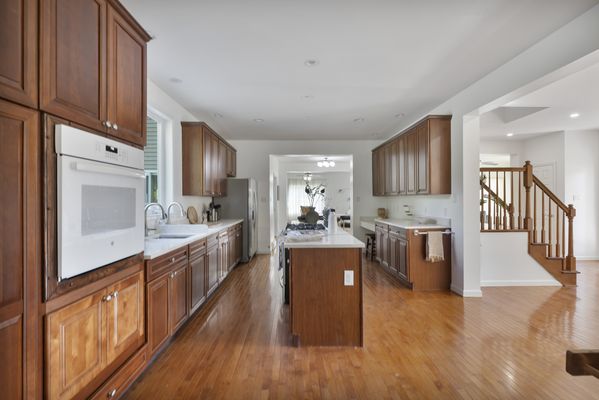 Peaceful Paradise: Dream Home in Woodridge