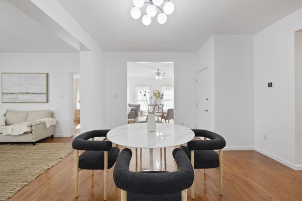 Peaceful Paradise: Dream Home in Woodridge