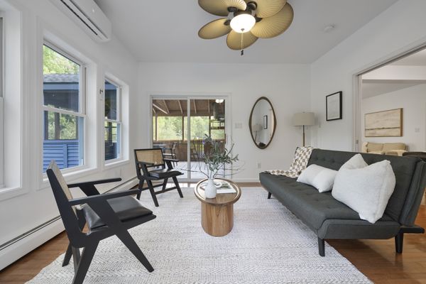 Peaceful Paradise: Dream Home in Woodridge