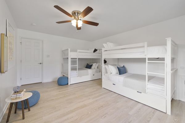 Peaceful Paradise: Dream Home in Woodridge