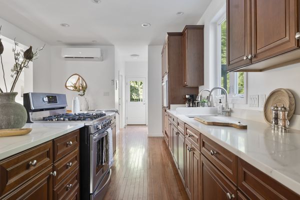 Peaceful Paradise: Dream Home in Woodridge