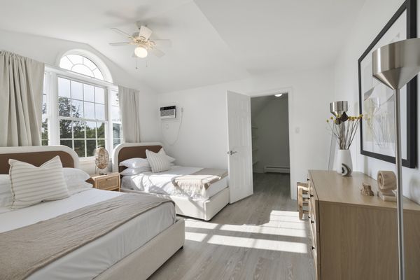 Peaceful Paradise: Dream Home in Woodridge